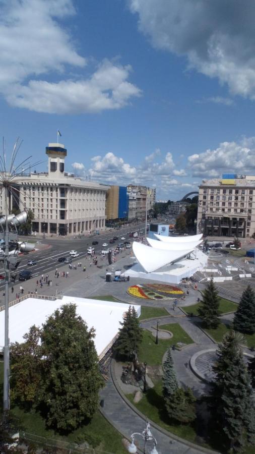Independence Square - Khreschatyk. View On Independence Sq. Fountains Kiew Exterior foto