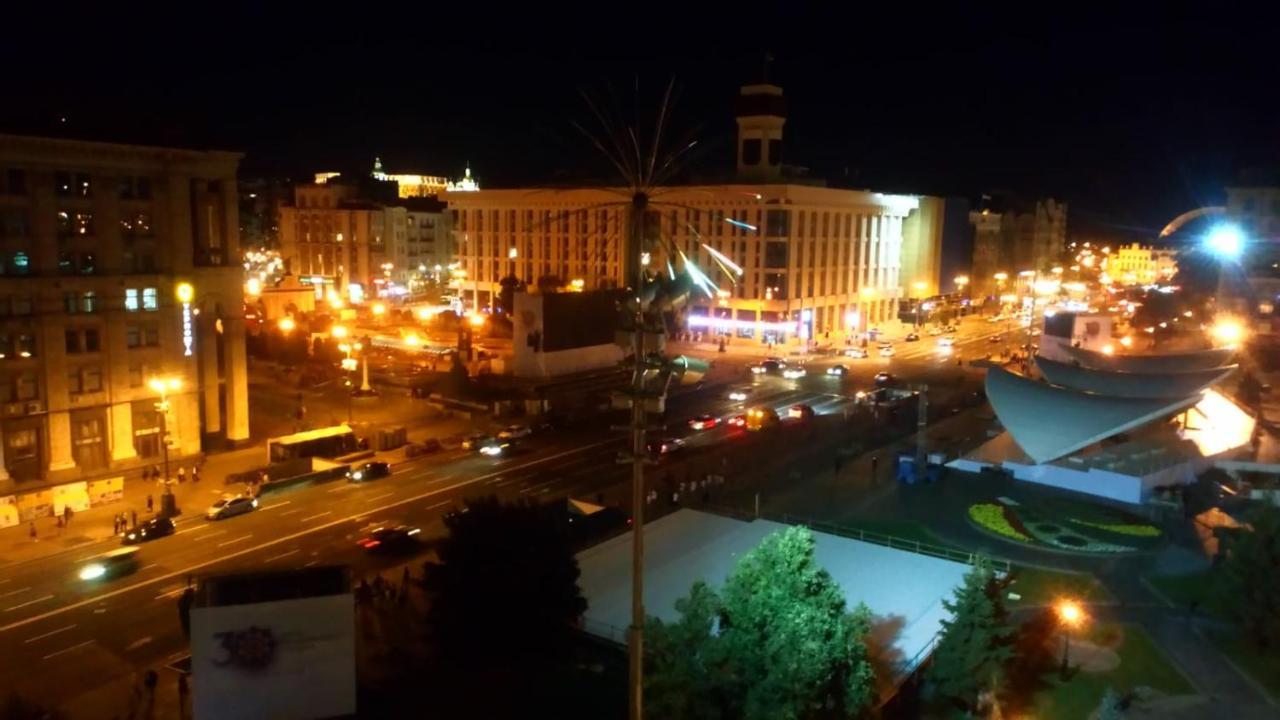 Independence Square - Khreschatyk. View On Independence Sq. Fountains Kiew Exterior foto