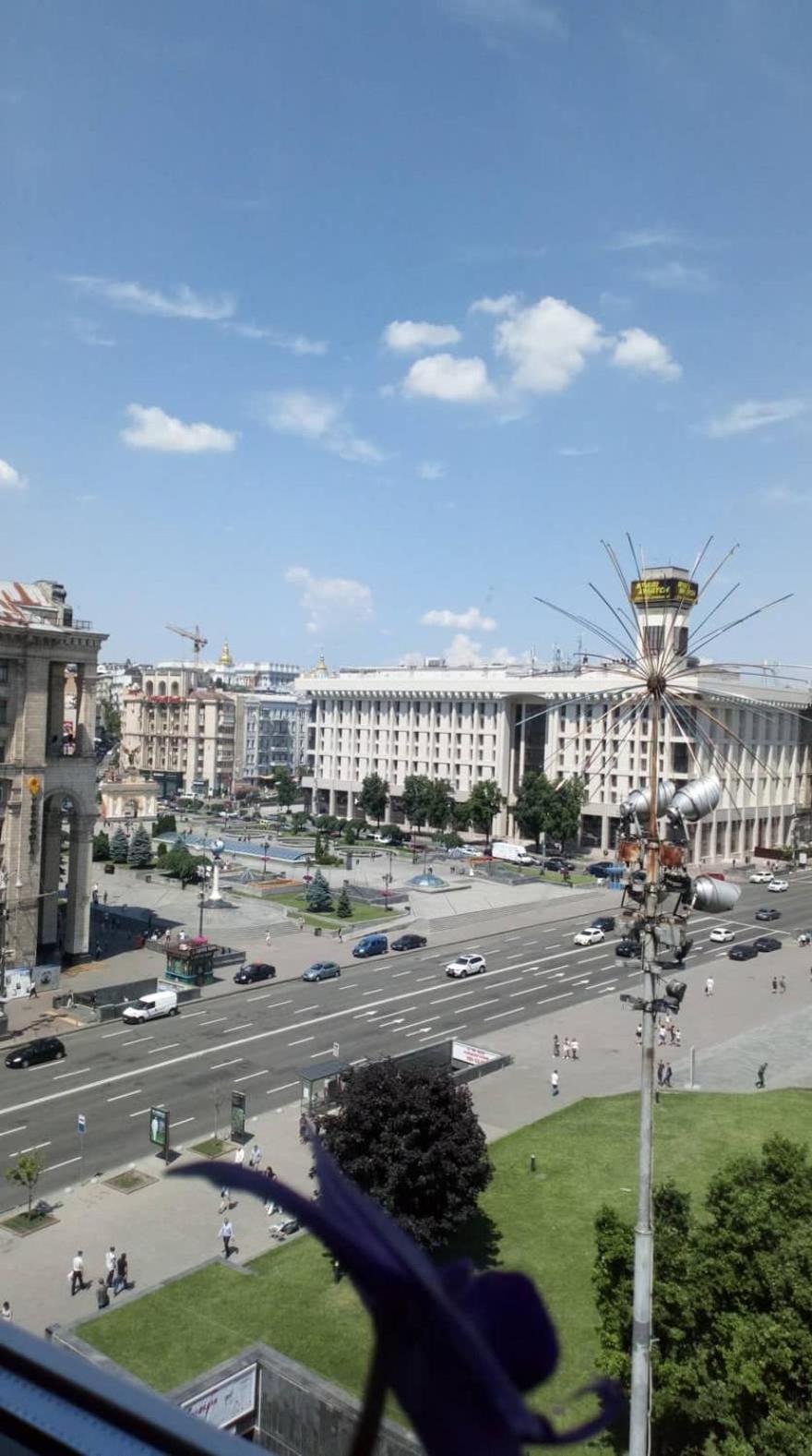 Independence Square - Khreschatyk. View On Independence Sq. Fountains Kiew Exterior foto