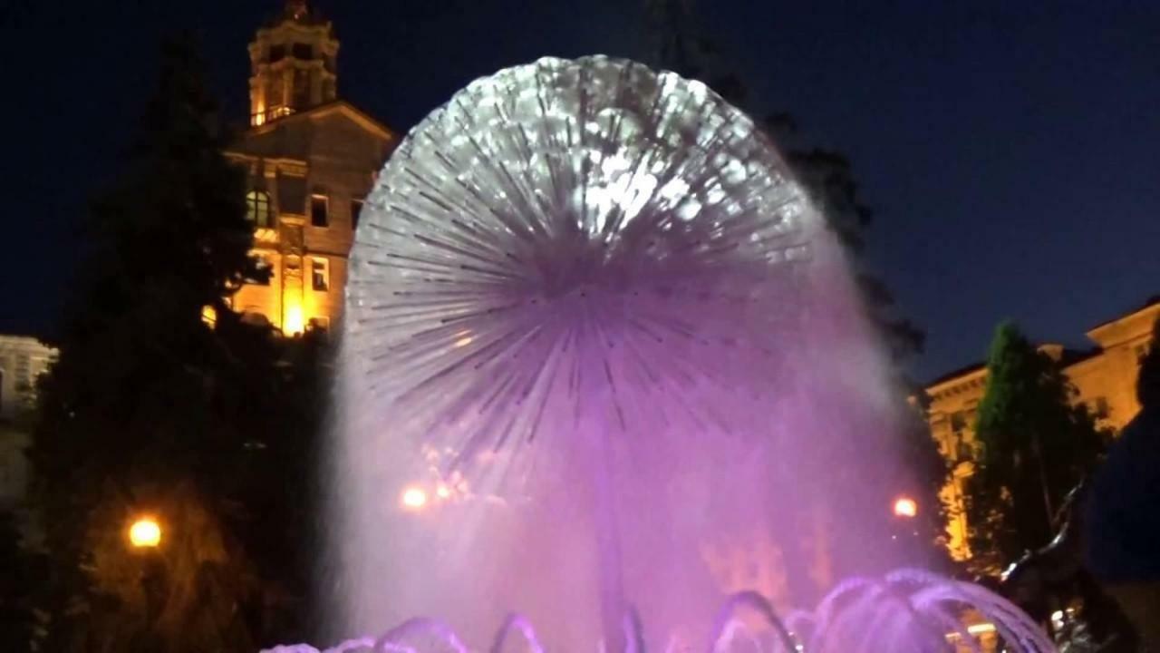 Independence Square - Khreschatyk. View On Independence Sq. Fountains Kiew Exterior foto