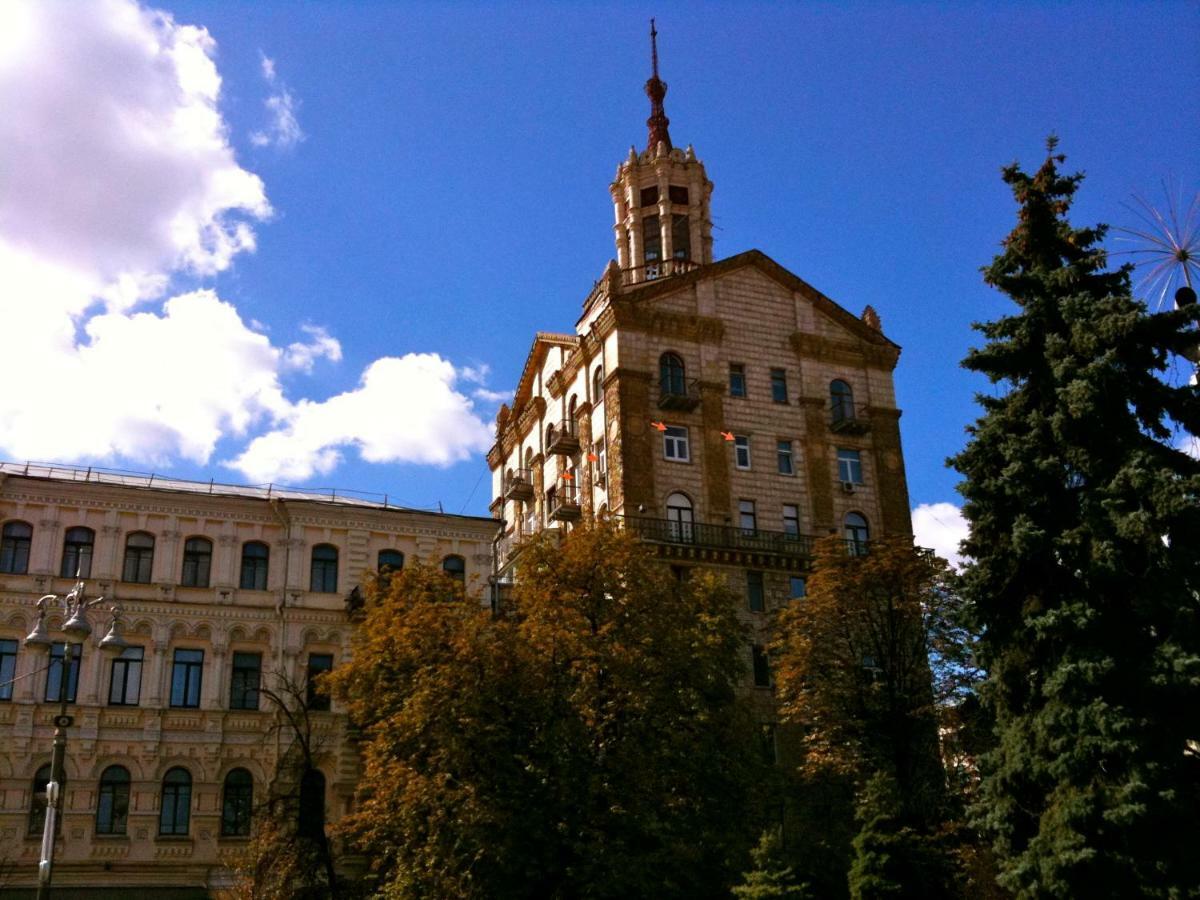Independence Square - Khreschatyk. View On Independence Sq. Fountains Kiew Exterior foto