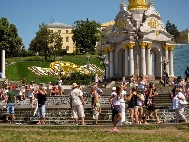 Independence Square - Khreschatyk. View On Independence Sq. Fountains Kiew Exterior foto