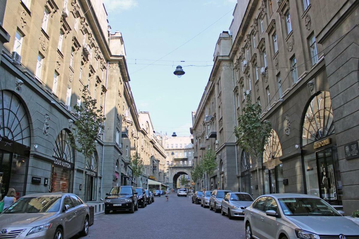 Independence Square - Khreschatyk. View On Independence Sq. Fountains Kiew Exterior foto