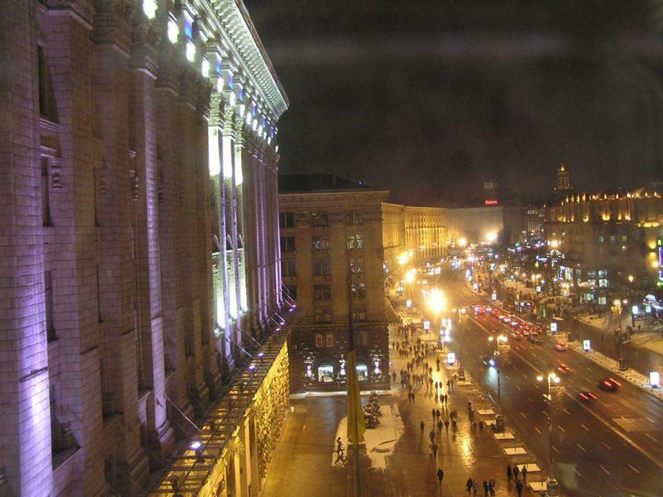 Independence Square - Khreschatyk. View On Independence Sq. Fountains Kiew Exterior foto