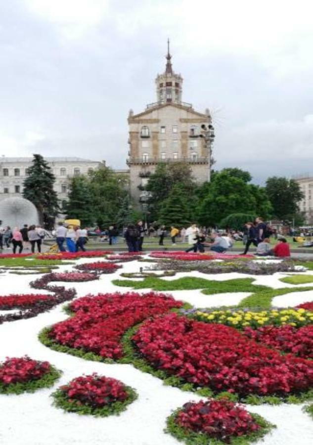 Independence Square - Khreschatyk. View On Independence Sq. Fountains Kiew Exterior foto